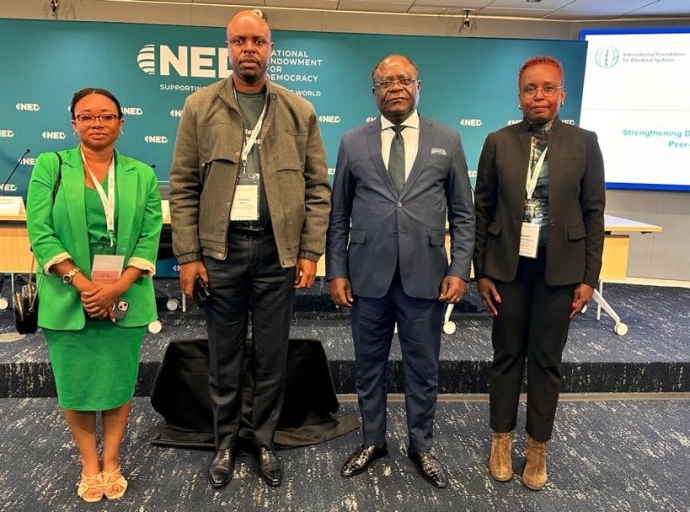 Renforcer la résilience démocratique en Afrique, Washington DC : la CENI participe à une séance de renforcement des capacités